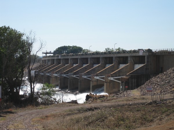 n_img_0667_kununurra_diversion_dam__20_rotary_gates_let_water_through_to_gravity_irrigate_the_ivanhoe_plain.jpg