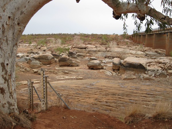 n_img_1668_ashburton_river__typical_for_the_dry_season___notice_the_depth_markers.jpg
