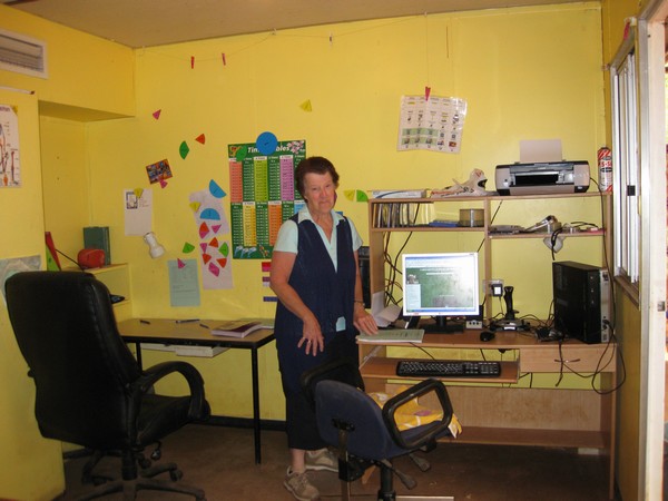 n_img_1690___school_of_the_air__schoolroom_in_the_homestead__with_a_volunteer__revise__relief_teacher_to_help_the_mother_who_usually_supervises_schooling.jpg