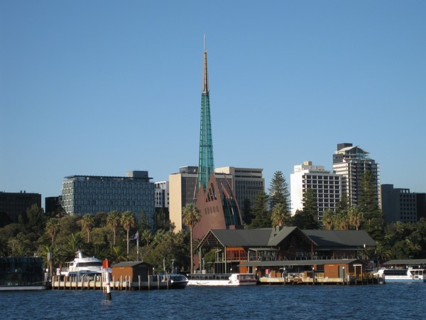 n_img_4388__we_landed_here_at_the_barrack_street_jetty__in_front_of_the_swan_bells_tower.jpg