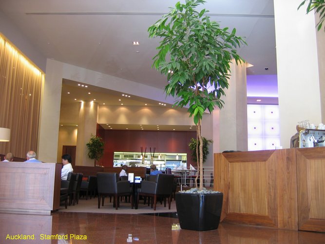 2007_04_11__2541__auckland___stamford_plaza___bar_diningroom.jpg